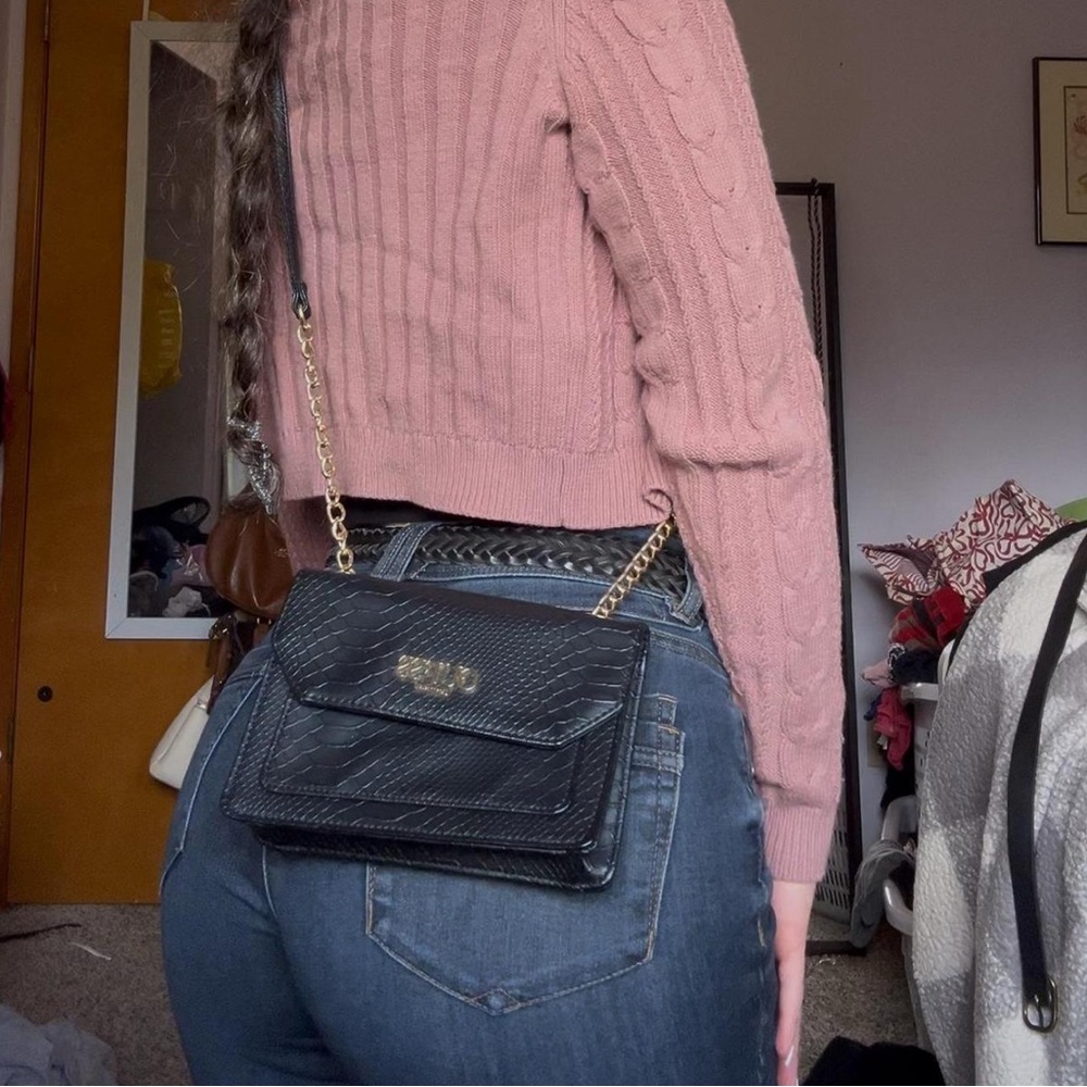 GUESS crossbody